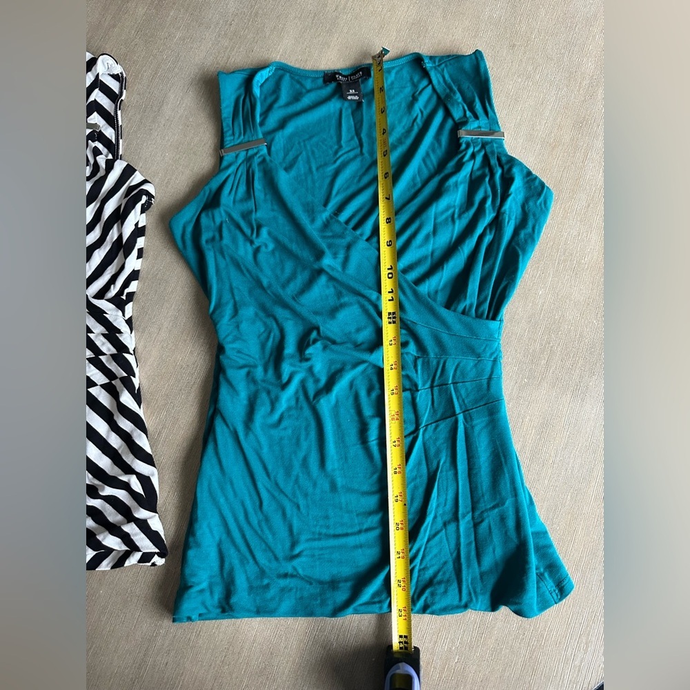 White House Black Market Black & White Diagonal and teal Stripe Tank set - Picture 9 of 11